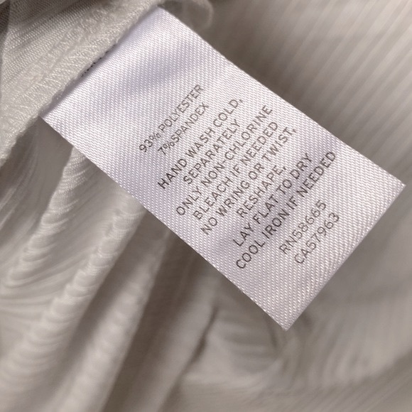 Abound Nordstrom Long Sleeve Cropped White Top Keyhole Front Cutout, Size 1X,NWT - Picture 6 of 8